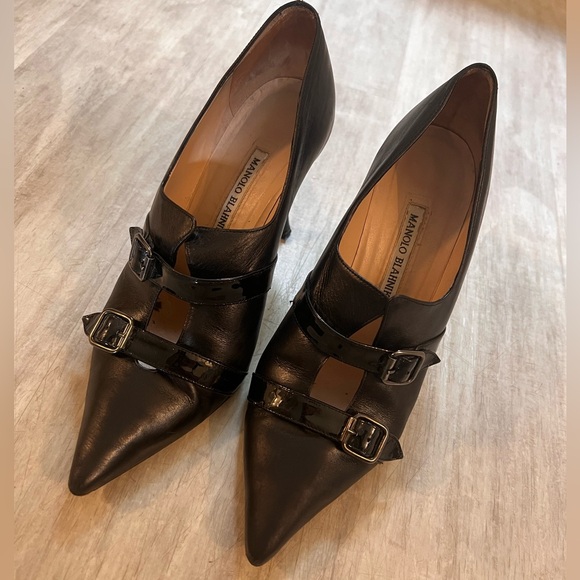 VINTAGE MANOLO BLAHNIK BLACK POINTED TOE KITTEN HEELS - Picture 2 of 8